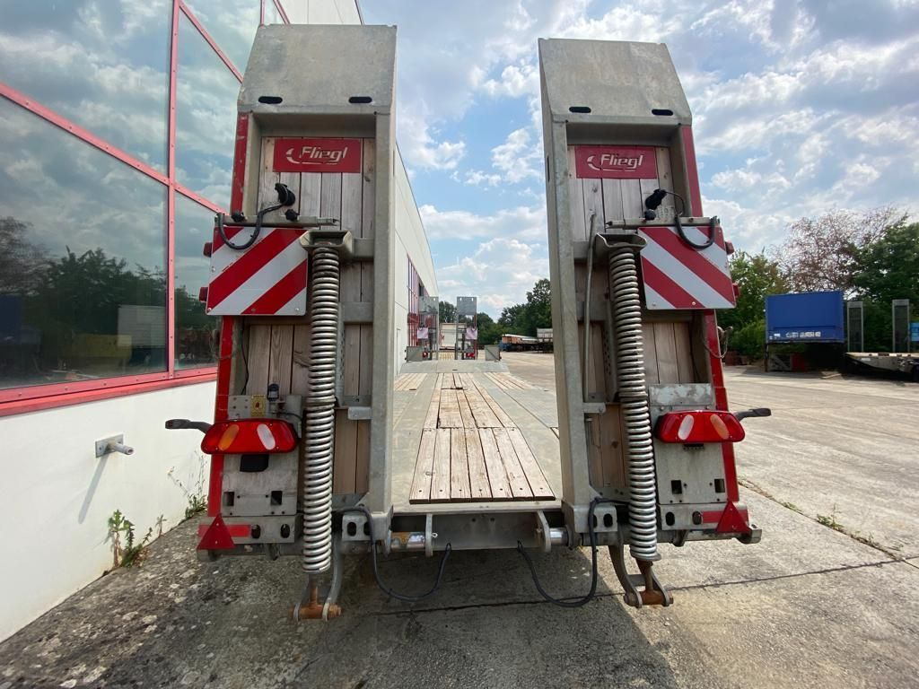 Fliegl 3 Achs Tiefladeranhänger - Remorque porte-engin surbaissée: photos 5 Fliegl 3 Achs Tiefladeranhänger - Remorque porte-engin surbaissée: photos 5