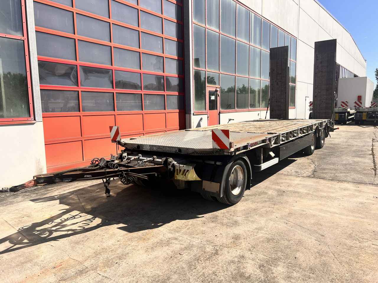 Kögel AT 30  3 Achs Tieflader 8,5 m - Remorque porte-engin surbaissée: photos 5 Kögel AT 30  3 Achs Tieflader 8,5 m - Remorque porte-engin surbaissée: photos 5