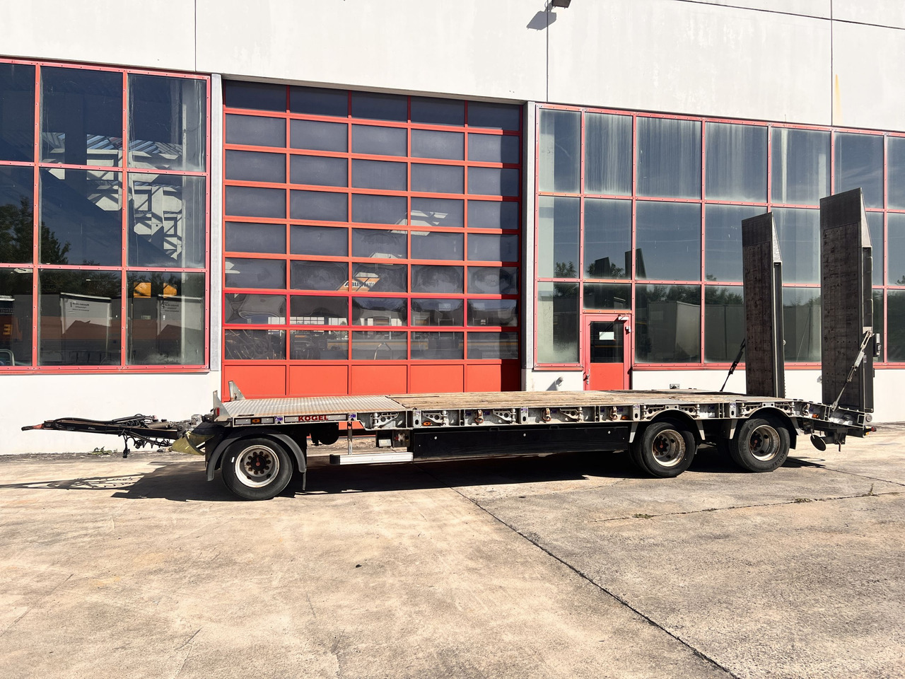Remorque porte-engin surbaissée pour transport de équipements lourds Kögel AT 30  3 Achs Tieflader 8,5 m: photos 6 Remorque porte-engin surbaissée pour transport de équipements lourds Kögel AT 30  3 Achs Tieflader 8,5 m: photos 6