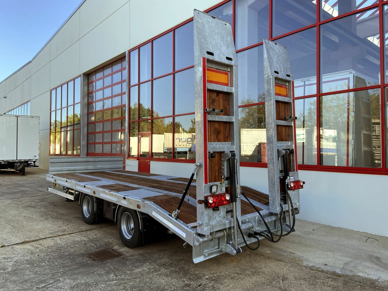 Möslein 21 t Tandemtieflader, hydr. Rampen, NEU - Remorque porte-engin surbaissée: photos 3 Möslein 21 t Tandemtieflader, hydr. Rampen, NEU - Remorque porte-engin surbaissée: photos 3