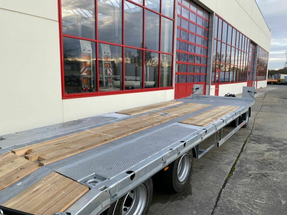 Möslein 3 Achs Tieflader mit gerader Ladefläche 9 m, Ne - Remorque porte-engin surbaissée: photos 5 Möslein 3 Achs Tieflader mit gerader Ladefläche 9 m, Ne - Remorque porte-engin surbaissée: photos 5