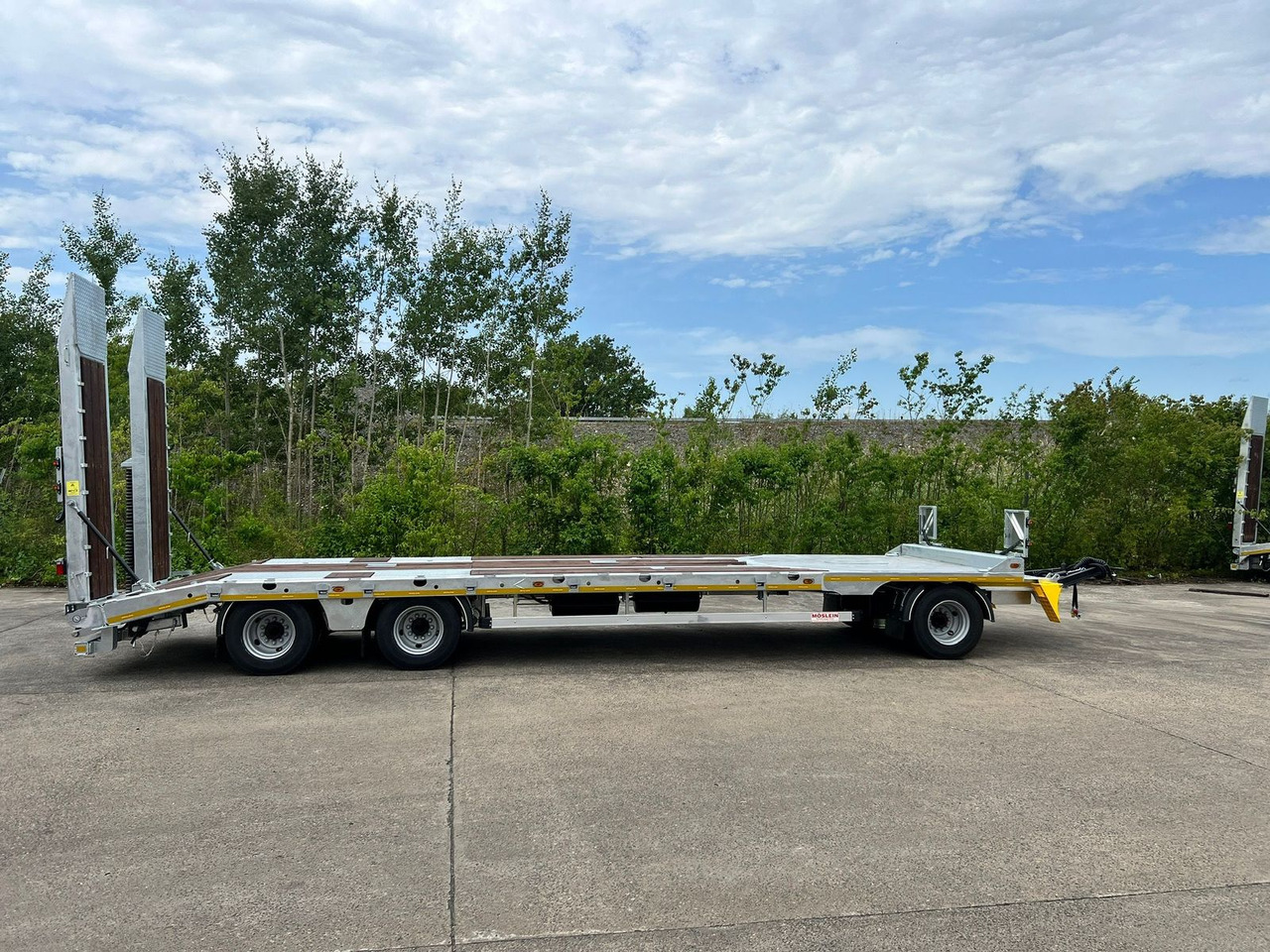Möslein 3 Achs Tieflader mit gerader Ladefläche 9 m, Ne - Remorque porte-engin surbaissée: photos 4 Möslein 3 Achs Tieflader mit gerader Ladefläche 9 m, Ne - Remorque porte-engin surbaissée: photos 4