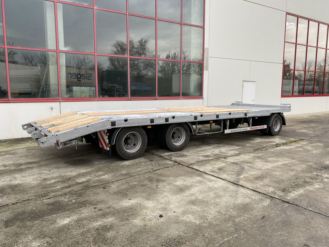 Möslein T 3-8,20 P OR 3 Achs Tieflader gerader Ladefläche 8,10 m,Neufahrzeug - Remorque porte-engin surbaissée: photos 3 Möslein T 3-8,20 P OR 3 Achs Tieflader gerader Ladefläche 8,10 m,Neufahrzeug - Remorque porte-engin surbaissée: photos 3