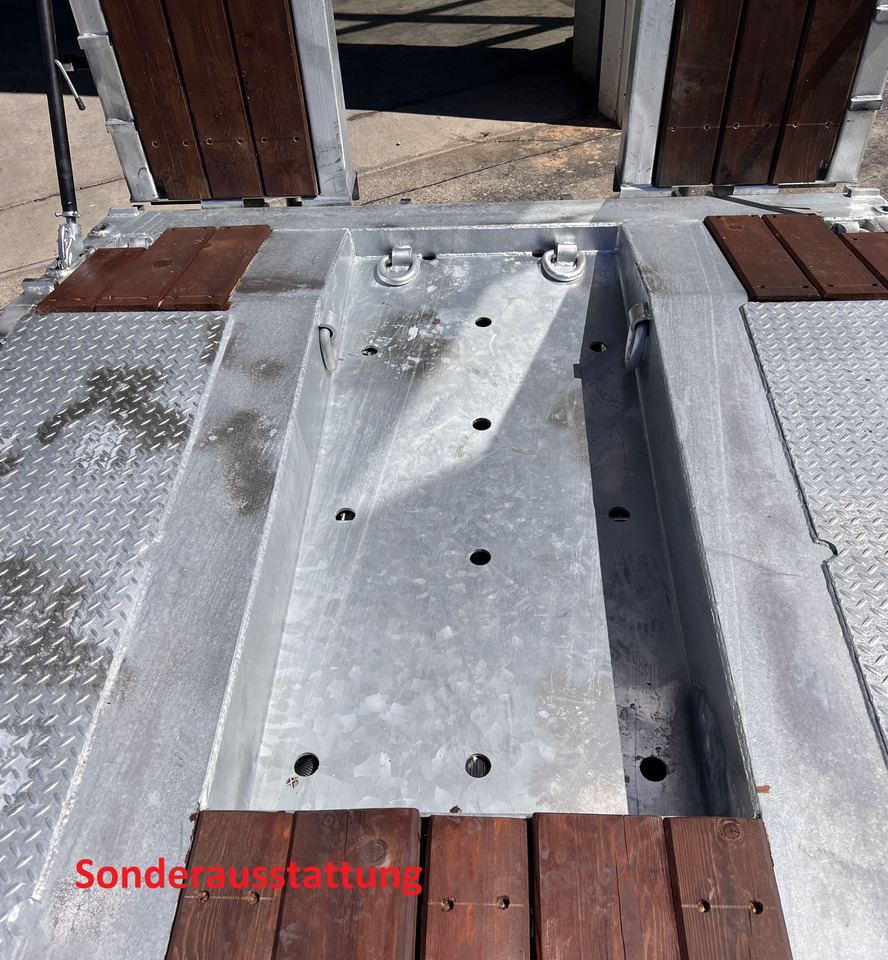 Möslein T 3-8,20 P VB H1 3 Achs Tieflader mit gerader Ladefläche 8,20 m, Neufahrzeug - Remorque porte-engin surbaissée: photos 4 Möslein T 3-8,20 P VB H1 3 Achs Tieflader mit gerader Ladefläche 8,20 m, Neufahrzeug - Remorque porte-engin surbaissée: photos 4