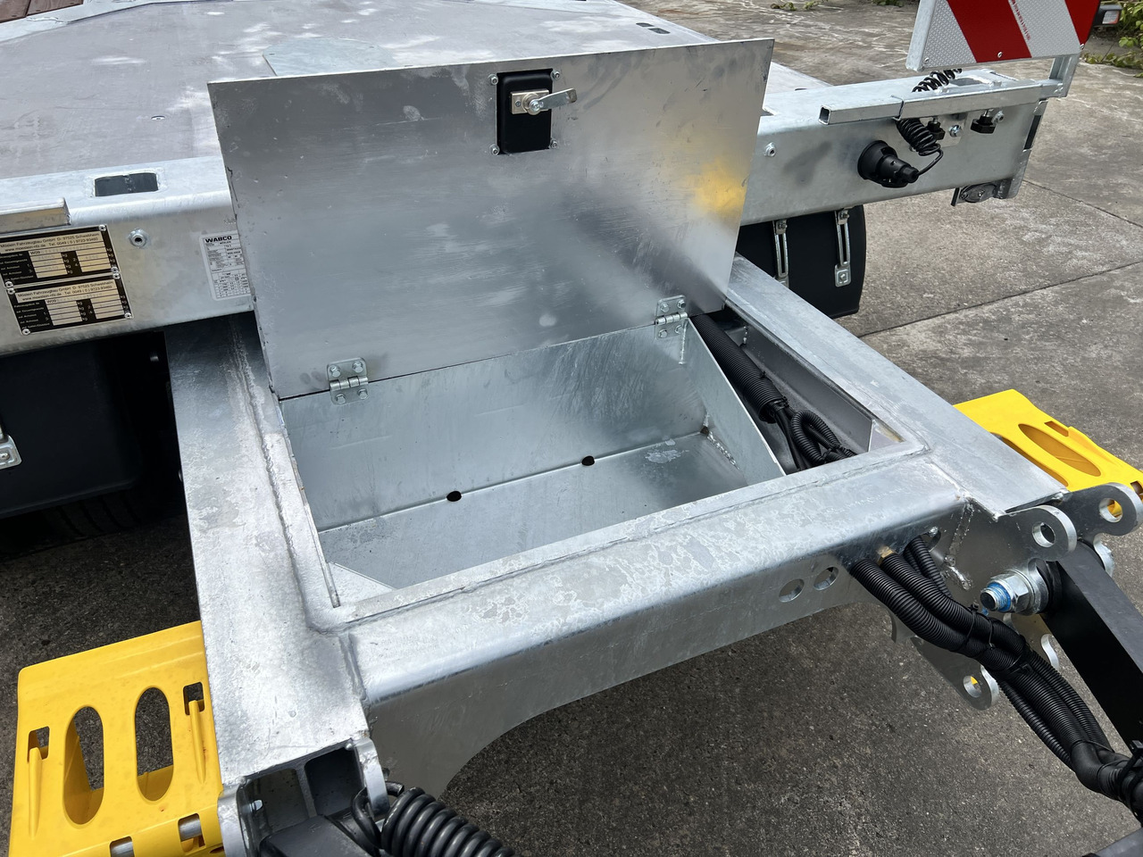 Möslein T 3-9,20 F 3 Achs Tieflader mit gerader Ladefläche 9 m, Neufahrzeug - Remorque porte-engin surbaissée: photos 3 Möslein T 3-9,20 F 3 Achs Tieflader mit gerader Ladefläche 9 m, Neufahrzeug - Remorque porte-engin surbaissée: photos 3