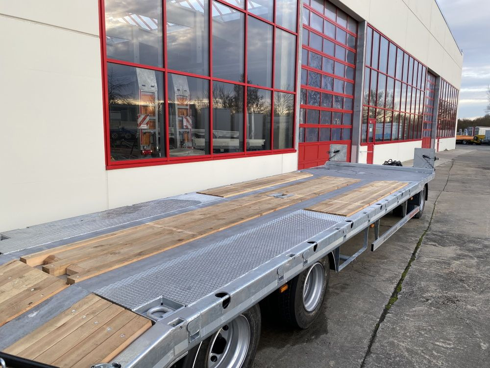 Möslein T 3-9,20 F Blatt 3 Achs Tieflader mit gerader Ladefläche 9 m, Neufahrzeug - Remorque porte-engin surbaissée: photos 5 Möslein T 3-9,20 F Blatt 3 Achs Tieflader mit gerader Ladefläche 9 m, Neufahrzeug - Remorque porte-engin surbaissée: photos 5
