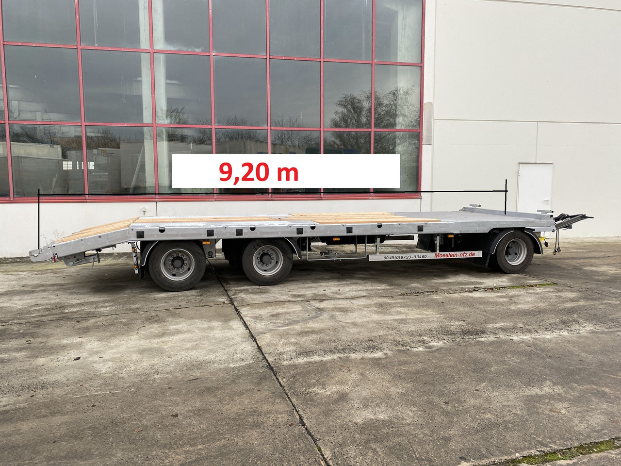 Möslein T 3-P9,2 OR 3 Achs Tieflader gerader Ladefläche 9 m, Neufahrzeug - Remorque porte-engin surbaissée: photos 1 Möslein T 3-P9,2 OR 3 Achs Tieflader gerader Ladefläche 9 m, Neufahrzeug - Remorque porte-engin surbaissée: photos 1