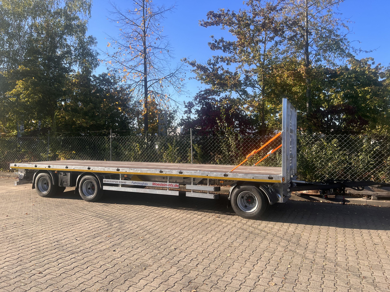 Möslein T 3 Plato 8,6 m 3 Achs Jumbo- Plato- Anhänger 8,60 m, Mega - Remorque porte-engin surbaissée: photos 1 Möslein T 3 Plato 8,6 m 3 Achs Jumbo- Plato- Anhänger 8,60 m, Mega - Remorque porte-engin surbaissée: photos 1