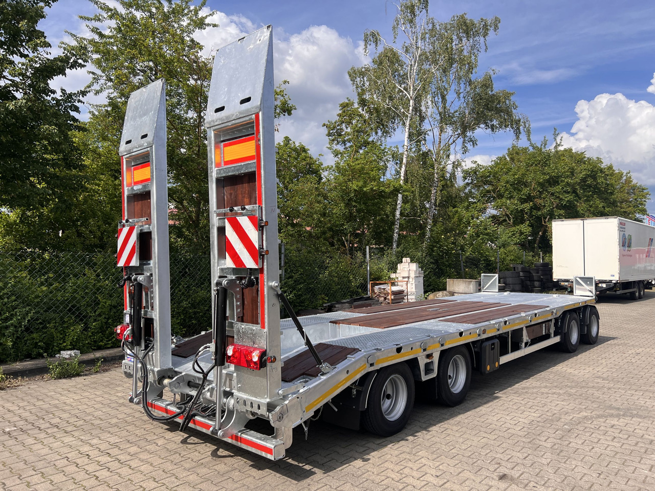 Möslein T4 VB H1 gerade neuer 4 Achs Tieflader gerade hydraulischen Rampen - Remorque porte-engin surbaissée: photos 5 Möslein T4 VB H1 gerade neuer 4 Achs Tieflader gerade hydraulischen Rampen - Remorque porte-engin surbaissée: photos 5