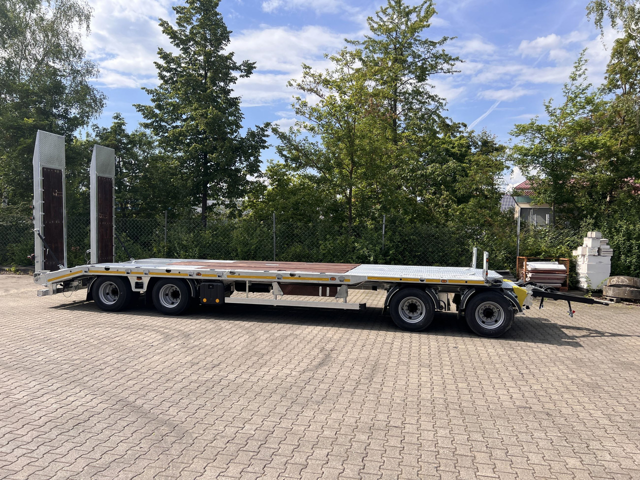 Möslein T4 VB H1 gerade neuer 4 Achs Tieflader gerade hydraulischen Rampen - Remorque porte-engin surbaissée: photos 1 Möslein T4 VB H1 gerade neuer 4 Achs Tieflader gerade hydraulischen Rampen - Remorque porte-engin surbaissée: photos 1
