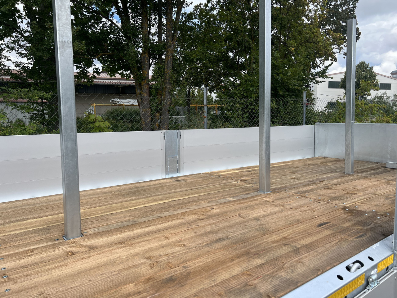 Möslein THT 11- G 6,2 Tandem Pritsche- Tieflader mit Rungentaschen - Remorque plateau: photos 2 Möslein THT 11- G 6,2 Tandem Pritsche- Tieflader mit Rungentaschen - Remorque plateau: photos 2