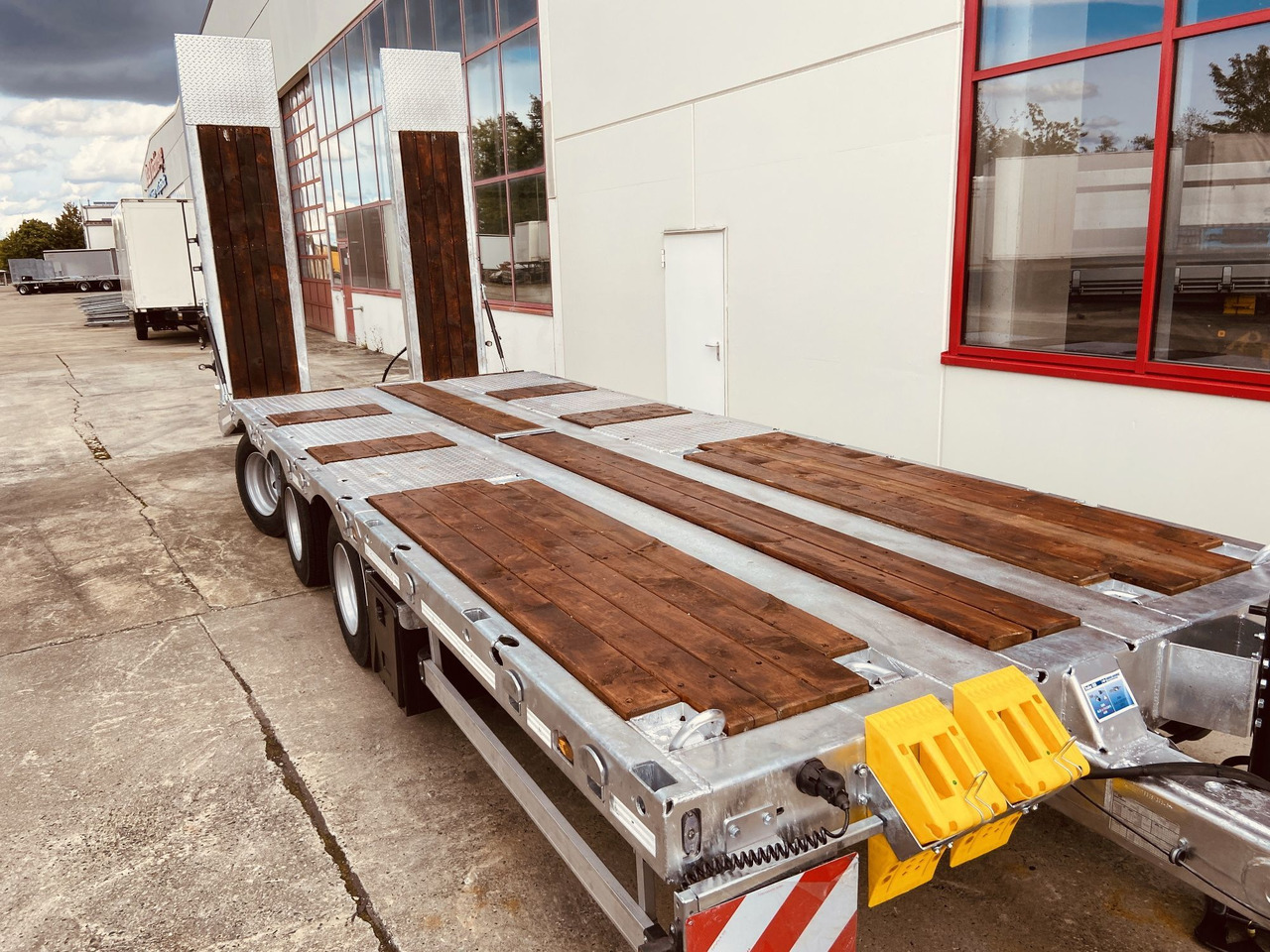 Remorque porte-engin surbaissée pour transport de équipements lourds neuf Möslein TT 31 F 31 t GG Tridem- Tieflader 3 Achs, gelenktNeufahrzeug: photos 9 Remorque porte-engin surbaissée pour transport de équipements lourds neuf Möslein TT 31 F 31 t GG Tridem- Tieflader 3 Achs, gelenktNeufahrzeug: photos 9