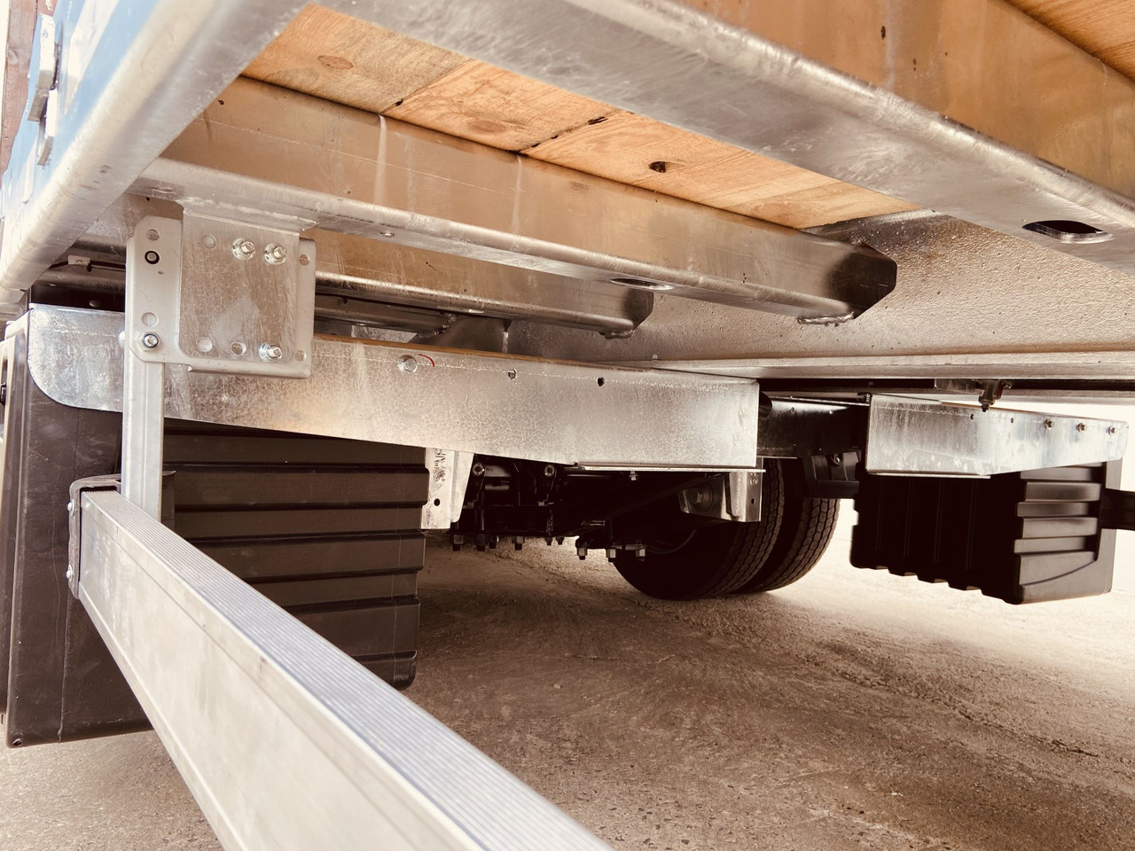 Remorque porte-engin surbaissée pour transport de équipements lourds neuf Möslein TT 31 F 31 t GG Tridem- Tieflader 3 Achs, gelenktNeufahrzeug: photos 7 Remorque porte-engin surbaissée pour transport de équipements lourds neuf Möslein TT 31 F 31 t GG Tridem- Tieflader 3 Achs, gelenktNeufahrzeug: photos 7