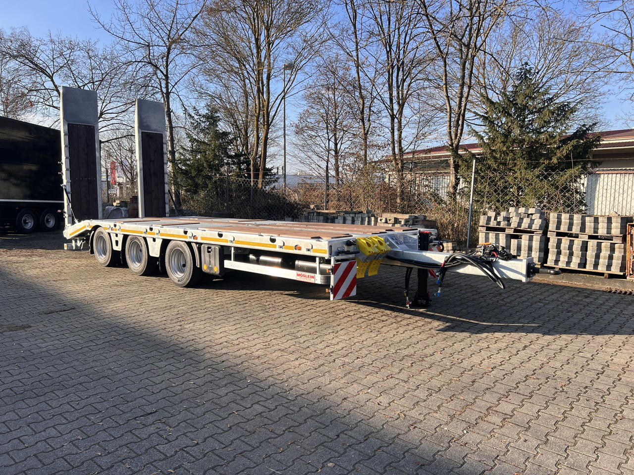 Möslein TT 34 Zugrohr Gerade 34 t GG Tridem- Tieflader 3 Achs, gelenktNeufahrzeug - Remorque porte-engin surbaissée: photos 5 Möslein TT 34 Zugrohr Gerade 34 t GG Tridem- Tieflader 3 Achs, gelenktNeufahrzeug - Remorque porte-engin surbaissée: photos 5