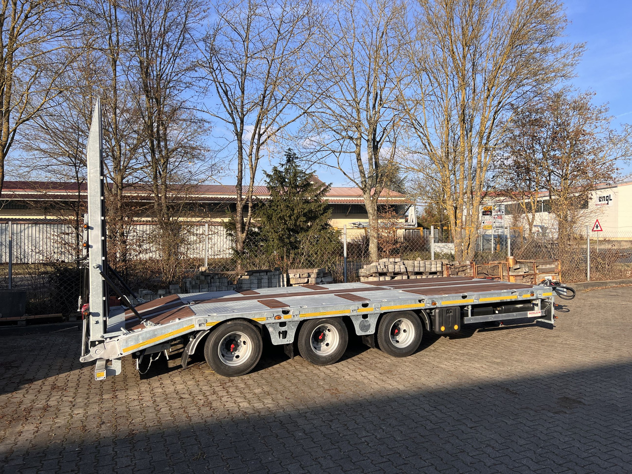 Möslein TT 34 Zugrohr Gerade 34 t GG Tridem- Tieflader 3 Achs, gelenktNeufahrzeug - Remorque porte-engin surbaissée: photos 4 Möslein TT 34 Zugrohr Gerade 34 t GG Tridem- Tieflader 3 Achs, gelenktNeufahrzeug - Remorque porte-engin surbaissée: photos 4