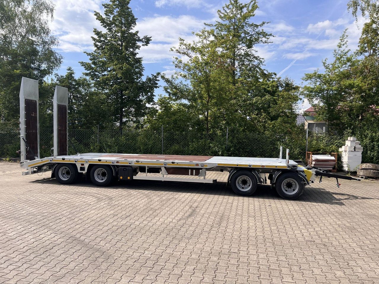 Möslein neuer 4 Achs Tieflader gerade hydraulischen Ram - Remorque porte-engin surbaissée: photos 1 Möslein neuer 4 Achs Tieflader gerade hydraulischen Ram - Remorque porte-engin surbaissée: photos 1