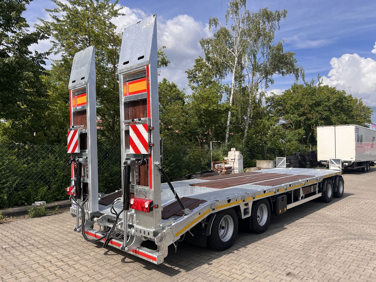 Möslein neuer 4 Achs Tieflader gerade hydraulischen Ram - Remorque porte-engin surbaissée: photos 3 Möslein neuer 4 Achs Tieflader gerade hydraulischen Ram - Remorque porte-engin surbaissée: photos 3