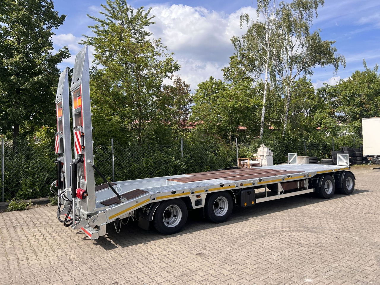 Möslein neuer 4 Achs Tieflader gerade hydraulischen Ram - Remorque porte-engin surbaissée: photos 4 Möslein neuer 4 Achs Tieflader gerade hydraulischen Ram - Remorque porte-engin surbaissée: photos 4