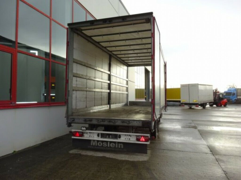 Tandem- Schiebeplanenanhänger zum Durchladen - Camion à rideaux coulissants: photos 3 Tandem- Schiebeplanenanhänger zum Durchladen - Camion à rideaux coulissants: photos 3