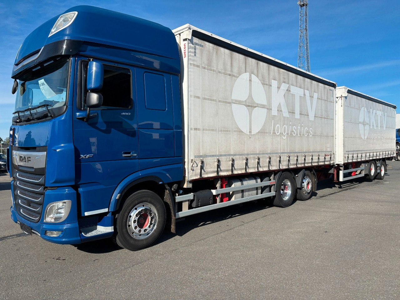 DAF SSC XF 480 Jumbozug + Anh Wecon Staplerhalterung - Camion à rideaux coulissants: photos 1 DAF SSC XF 480 Jumbozug + Anh Wecon Staplerhalterung - Camion à rideaux coulissants: photos 1