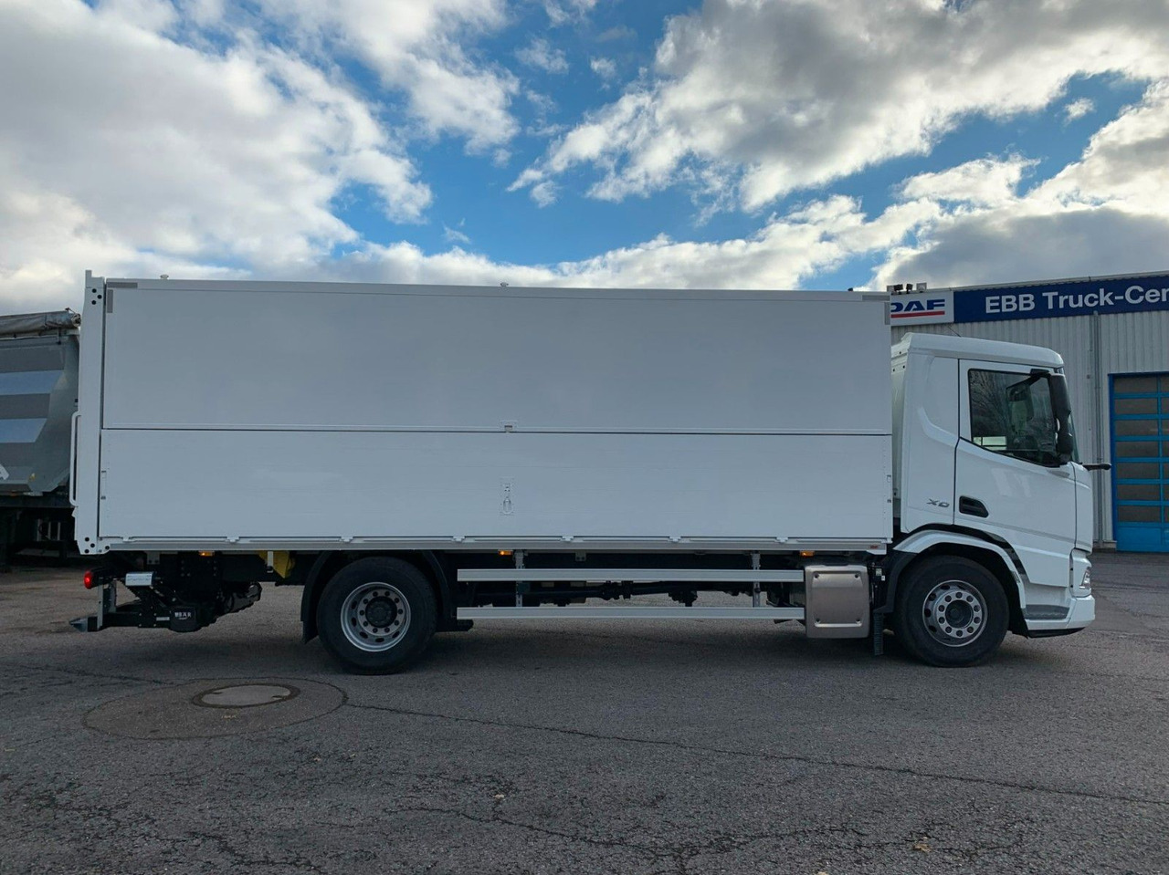 DAF XD 370 FA Getränkeaufbau zikun - Camion pour le transport de boissons: photos 3 DAF XD 370 FA Getränkeaufbau zikun - Camion pour le transport de boissons: photos 3