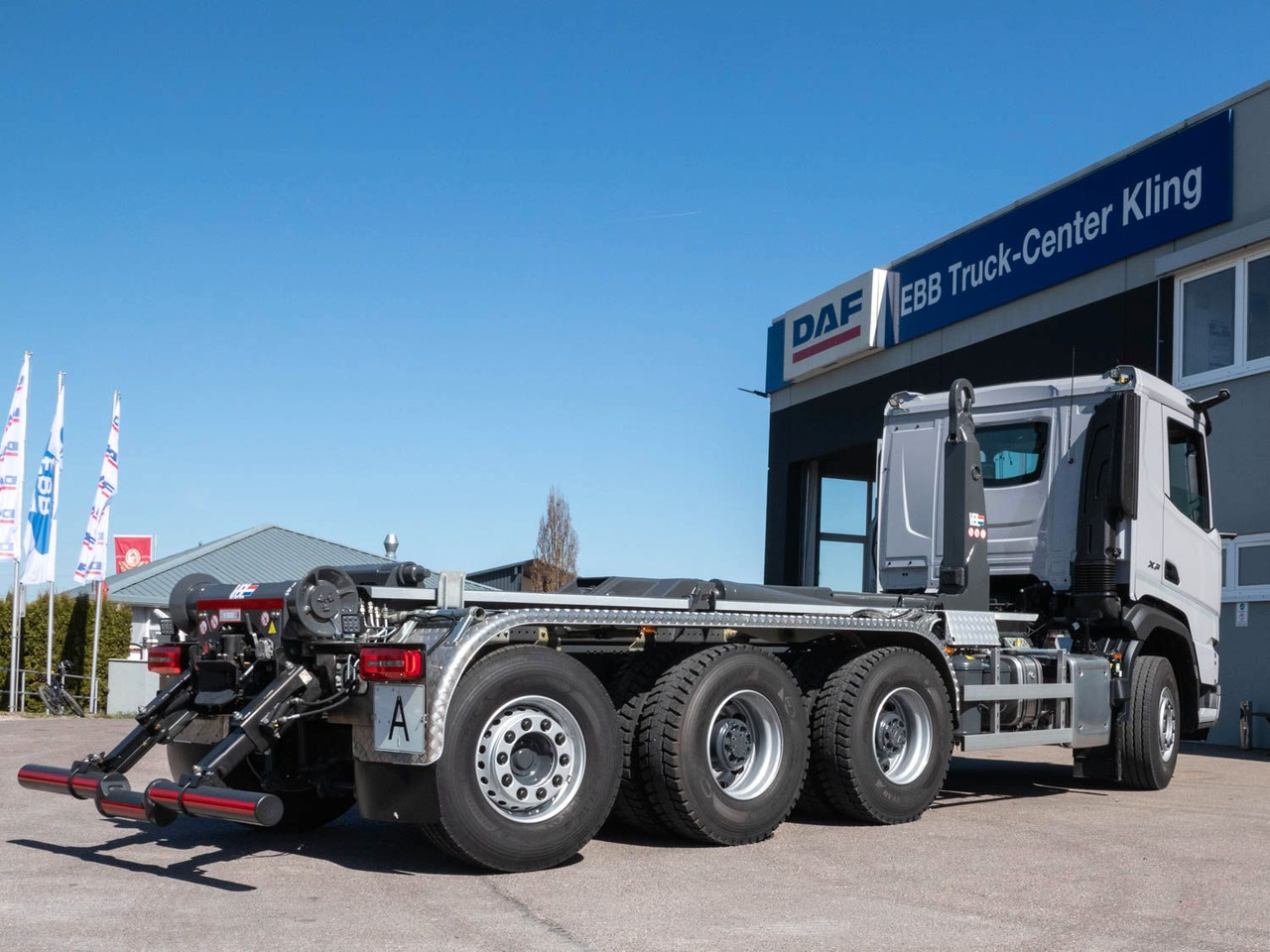 DAF XF 530 FAW mit VDL Abrollkipper DAF XF 530 FAW mit VDL Abrollkipper - Camion ampliroll: photos 3 DAF XF 530 FAW mit VDL Abrollkipper DAF XF 530 FAW mit VDL Abrollkipper - Camion ampliroll: photos 3