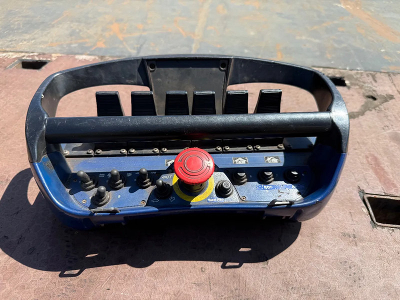 Renault Premium Lander PM 36 P radio control !!! - Camion grue: photos 4 Renault Premium Lander PM 36 P radio control !!! - Camion grue: photos 4