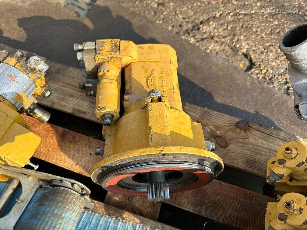 CAT 214 B FT hydro motor linde MMF-65 - Pelle sur pneus: photos 3 CAT 214 B FT hydro motor linde MMF-65 - Pelle sur pneus: photos 3