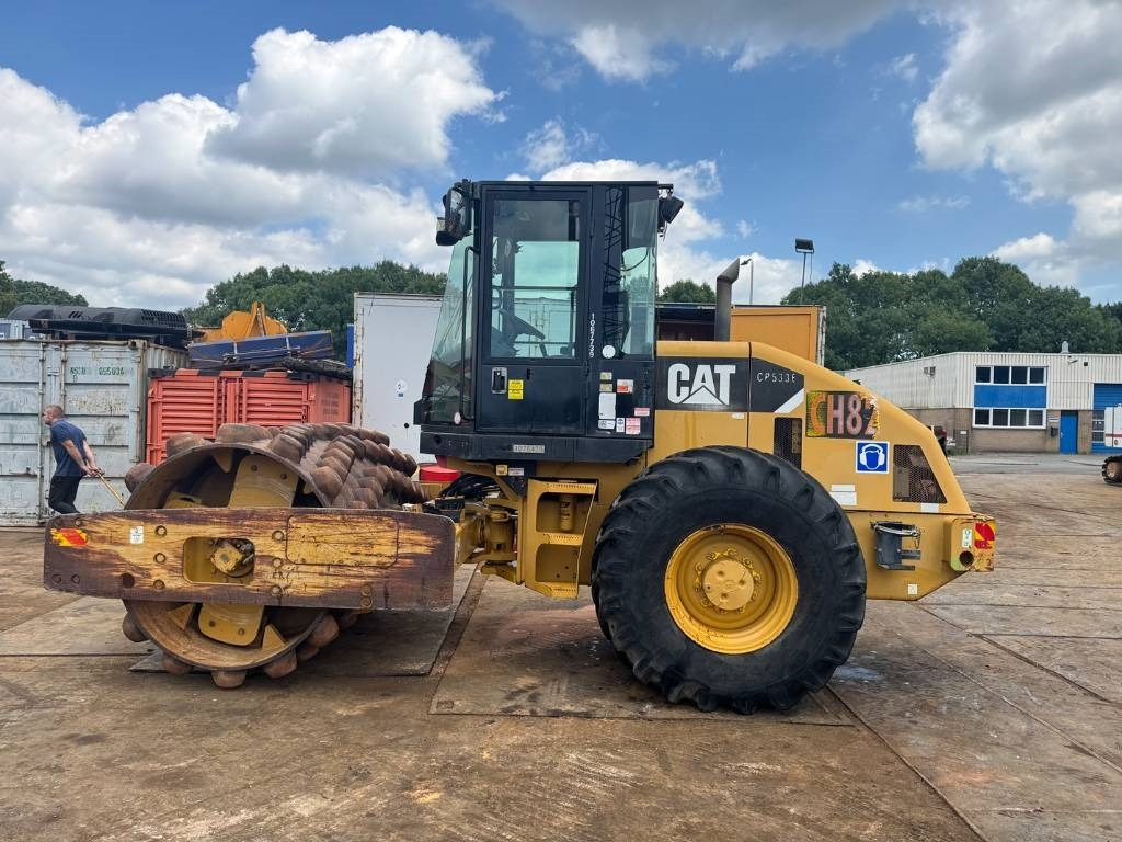 CAT CP 533 E - Compacteur à pieds de mouton/ Monocylindre: photos 2 CAT CP 533 E - Compacteur à pieds de mouton/ Monocylindre: photos 2