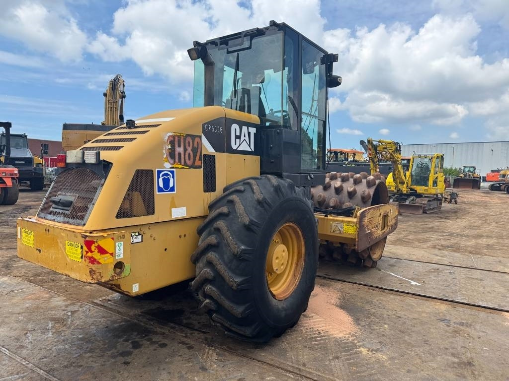 CAT CP 533 E - Compacteur à pieds de mouton/ Monocylindre: photos 4 CAT CP 533 E - Compacteur à pieds de mouton/ Monocylindre: photos 4