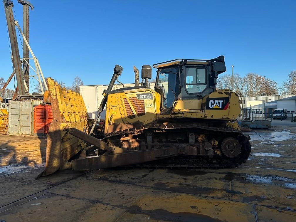 CAT D7E - Bulldozer: photos 2 CAT D7E - Bulldozer: photos 2