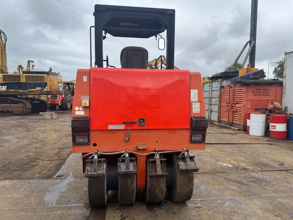 Dynapac CP 142  - Compacteur à pneus: photos 3 Dynapac CP 142  - Compacteur à pneus: photos 3