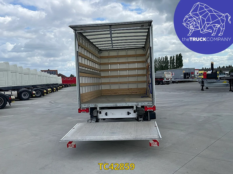 Volkswagen Crafter 2.0 TDI BOX + LIFT - Fourgon: photos 1 Volkswagen Crafter 2.0 TDI BOX + LIFT - Fourgon: photos 1
