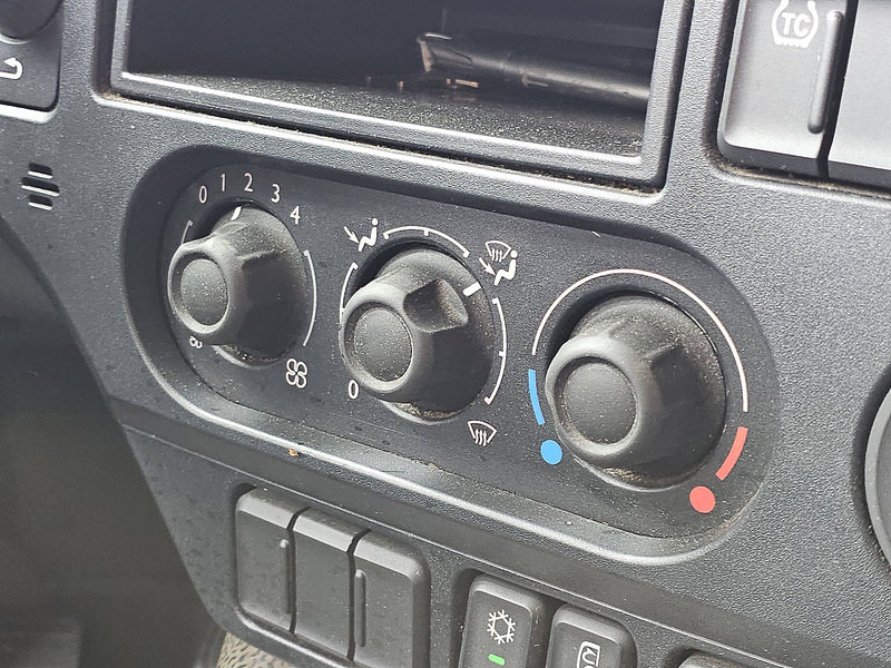 Crédit-bail DAF CF 220 CARRIER LIFT DOORS DAF CF 220 CARRIER LIFT DOORS: photos 12