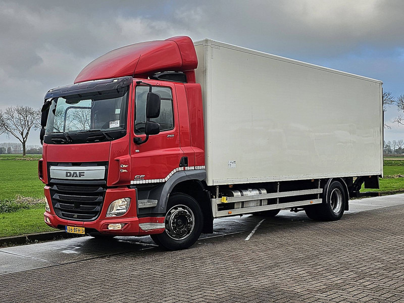 DAF CF 250 19T LIFT AIRCO - Camion fourgon: photos 2 DAF CF 250 19T LIFT AIRCO - Camion fourgon: photos 2