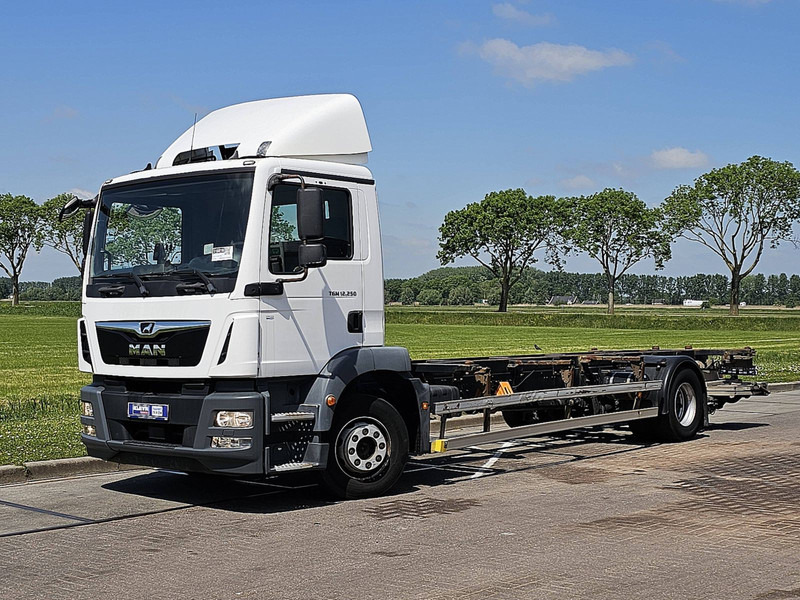 MAN 12.250 TGM LL AIRCO TAILLIFT - Camion porte-conteneur/ Caisse mobile: photos 2 MAN 12.250 TGM LL AIRCO TAILLIFT - Camion porte-conteneur/ Caisse mobile: photos 2