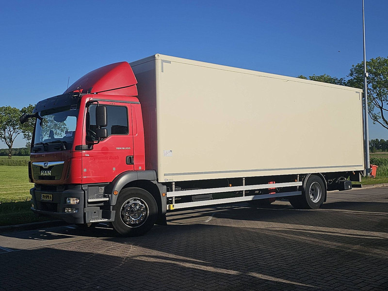 MAN 18.250 TGM BOX L 8.48 LIFT 2.5T - Camion fourgon: photos 2 MAN 18.250 TGM BOX L 8.48 LIFT 2.5T - Camion fourgon: photos 2