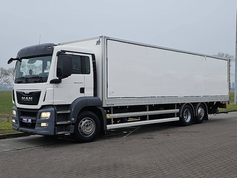 MAN 26.420 TGS 6X2-4 BL 2.5T LIFT - Camion fourgon: photos 2 MAN 26.420 TGS 6X2-4 BL 2.5T LIFT - Camion fourgon: photos 2