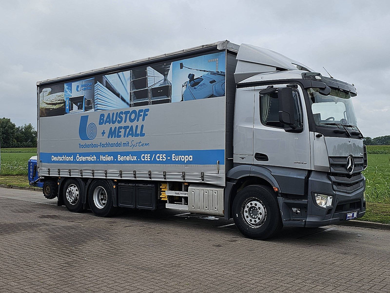 Mercedes-Benz ANTOS 2543 + FORKLIFT PALFINGER - Camion à rideaux coulissants: photos 5 Mercedes-Benz ANTOS 2543 + FORKLIFT PALFINGER - Camion à rideaux coulissants: photos 5
