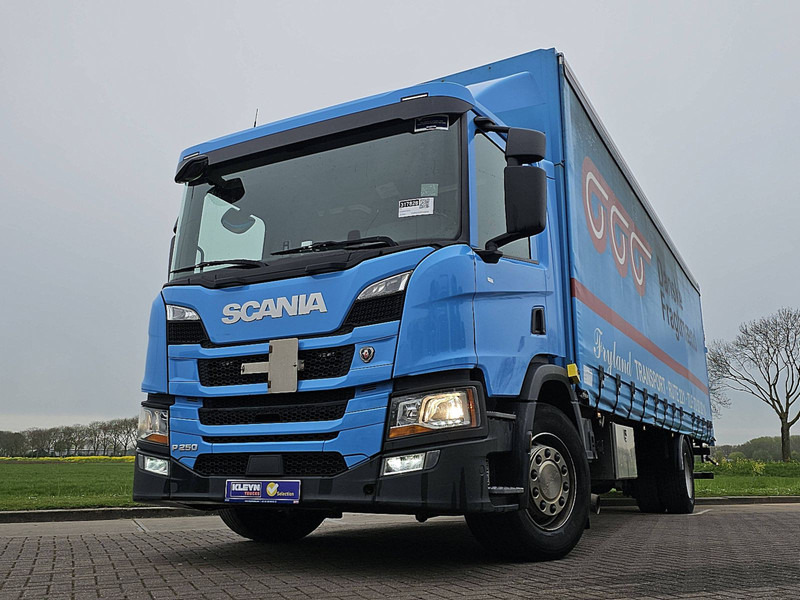 Scania P250 2.5T LIFT 238TKM - Camion à rideaux coulissants: photos 1 Scania P250 2.5T LIFT 238TKM - Camion à rideaux coulissants: photos 1