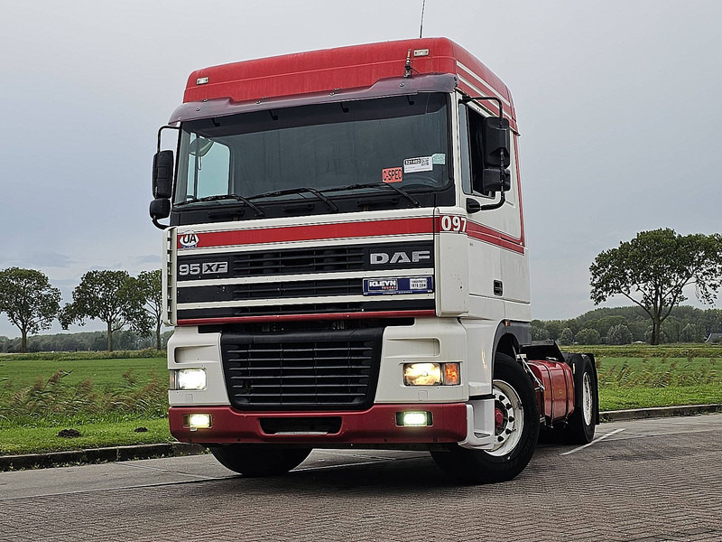 DAF XF 95.380 SPACECAB EURO 2 - Tracteur routier: photos 1 DAF XF 95.380 SPACECAB EURO 2 - Tracteur routier: photos 1