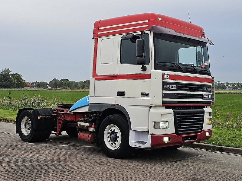 DAF XF 95.380 SPACECAB EURO 2 - Tracteur routier: photos 5 DAF XF 95.380 SPACECAB EURO 2 - Tracteur routier: photos 5
