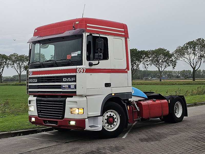 DAF XF 95.380 SPACECAB EURO 2 - Tracteur routier: photos 2 DAF XF 95.380 SPACECAB EURO 2 - Tracteur routier: photos 2