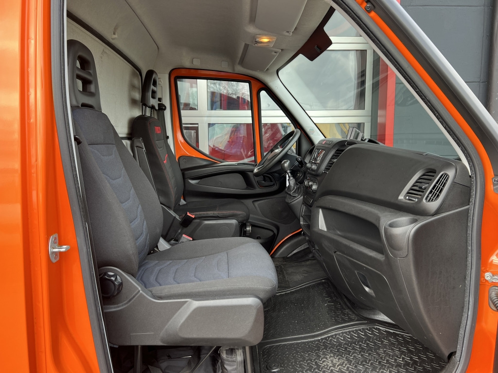 Iveco Daily 35S14 Klima Orig.127'km Küche Doppelbett - Camping-car: photos 5 Iveco Daily 35S14 Klima Orig.127'km Küche Doppelbett - Camping-car: photos 5