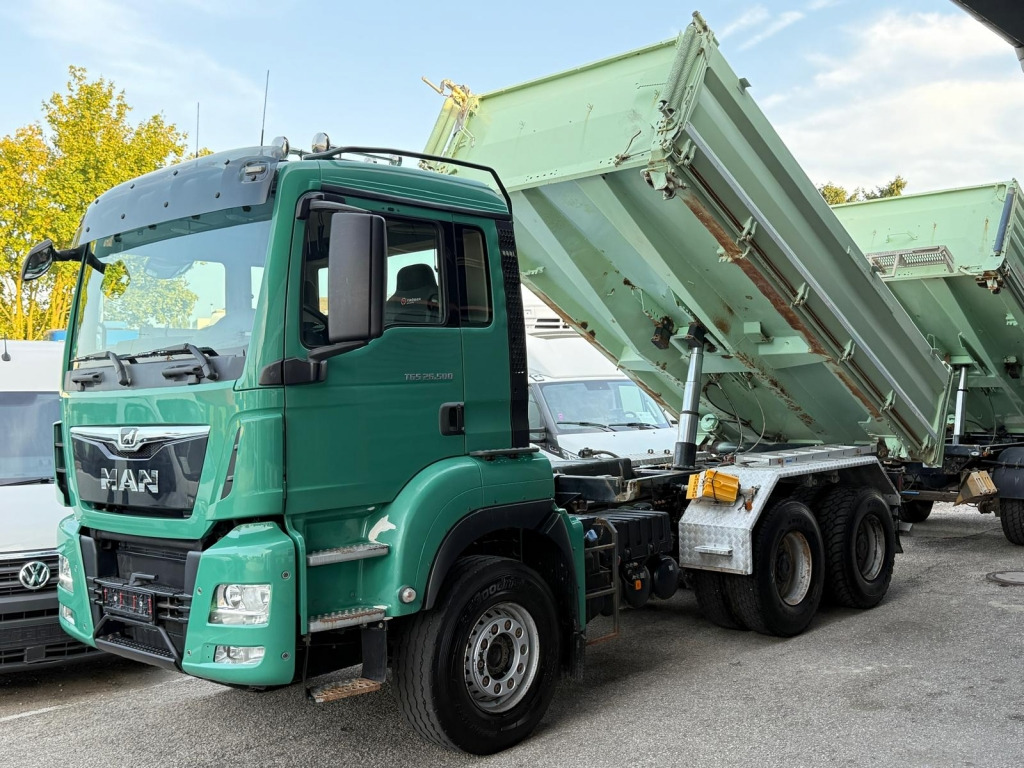 MAN TGS 26.500 6x4 12m³ Kipper Retarder NAVI 1.Hand - Camion benne: photos 1 MAN TGS 26.500 6x4 12m³ Kipper Retarder NAVI 1.Hand - Camion benne: photos 1