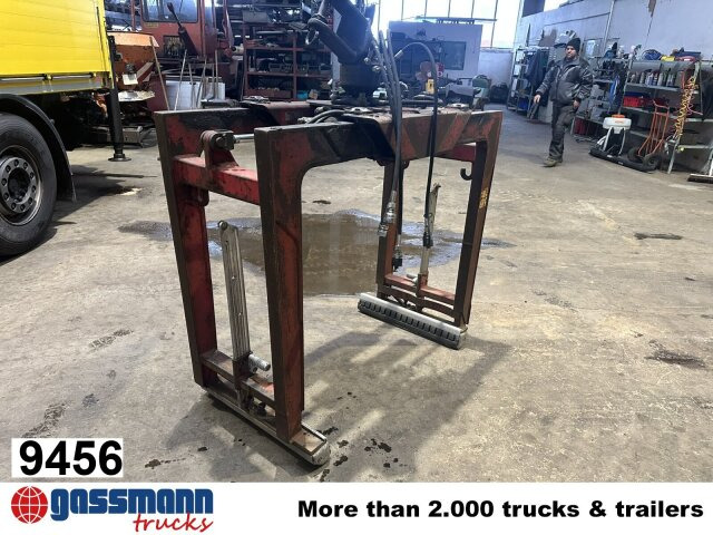 332-V-1100 Palettenzange - Accessoire pour Engins de chantier: photos 1 332-V-1100 Palettenzange - Accessoire pour Engins de chantier: photos 1