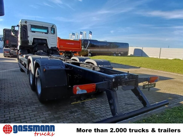 MAN TGS 33.440 6x6 BB CH, Hohe Bauart, Nebenantrieb - Châssis cabine: photos 4 MAN TGS 33.440 6x6 BB CH, Hohe Bauart, Nebenantrieb - Châssis cabine: photos 4