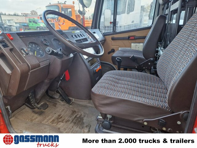 Mercedes-Benz 711 D 4x2 Doka, LF 8 - Camion de pompier: photos 2 Mercedes-Benz 711 D 4x2 Doka, LF 8 - Camion de pompier: photos 2