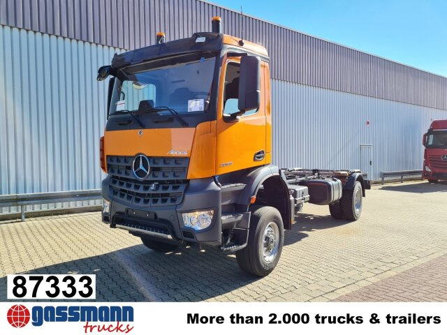 Mercedes-Benz Arocs 2033 A 4x4, Grounder, Motorabtrieb - Châssis cabine: photos 1 Mercedes-Benz Arocs 2033 A 4x4, Grounder, Motorabtrieb - Châssis cabine: photos 1