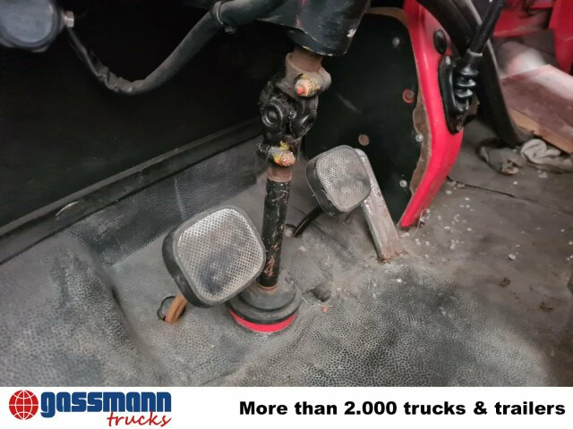 Mercedes-Benz LP 813 4x2 TLF8 Feuerwehr - Camion de pompier: photos 4 Mercedes-Benz LP 813 4x2 TLF8 Feuerwehr - Camion de pompier: photos 4